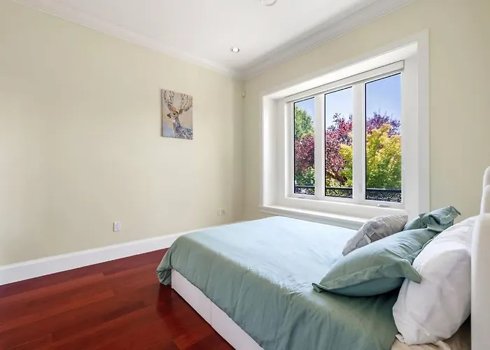 Luxury 4-Bedroom Family Home